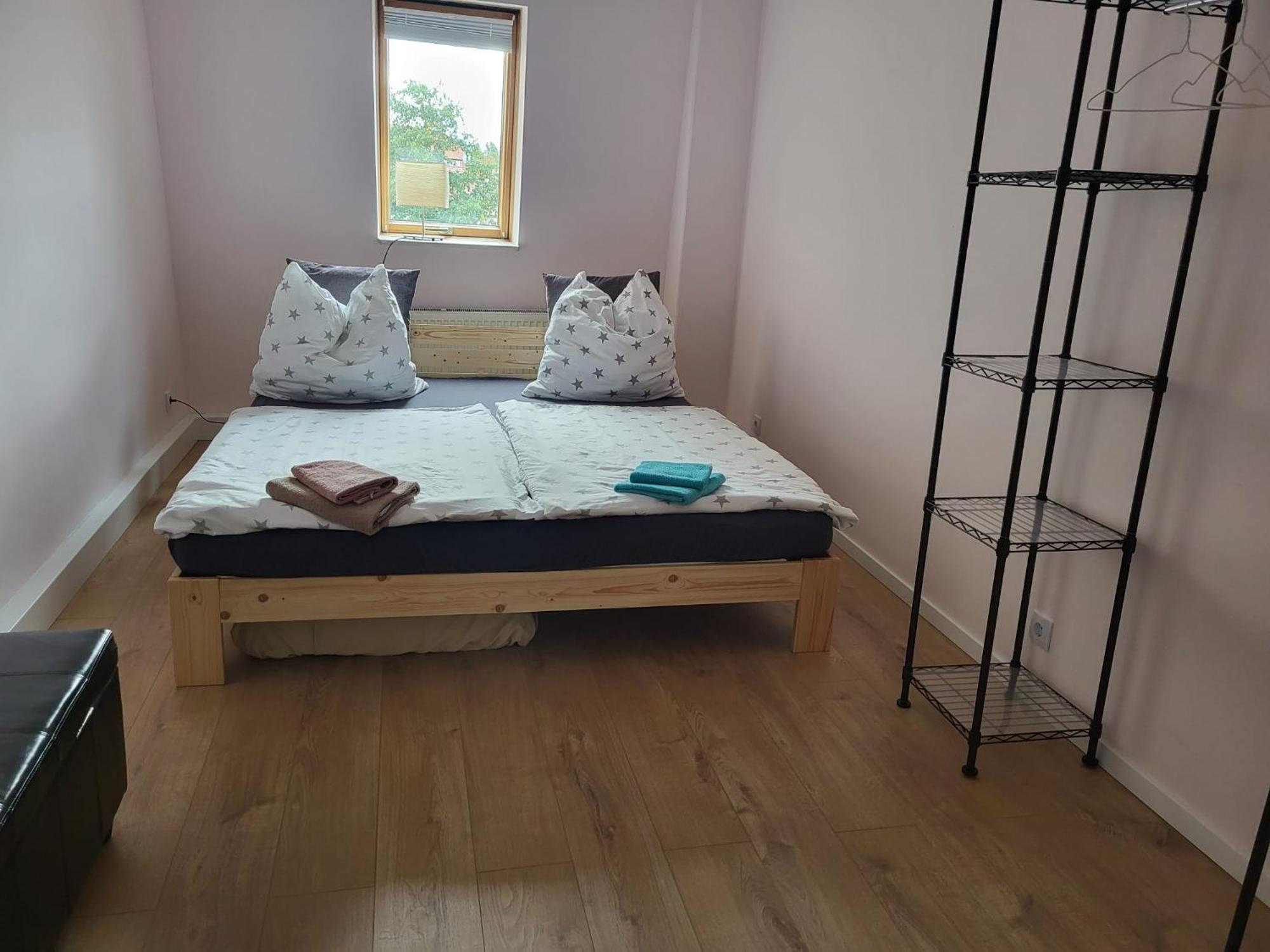 Schoene Neue 4 Zimmer Wohnung Mit Sued-Balkon Bis 8 Personen Naumburg  Exteriér fotografie