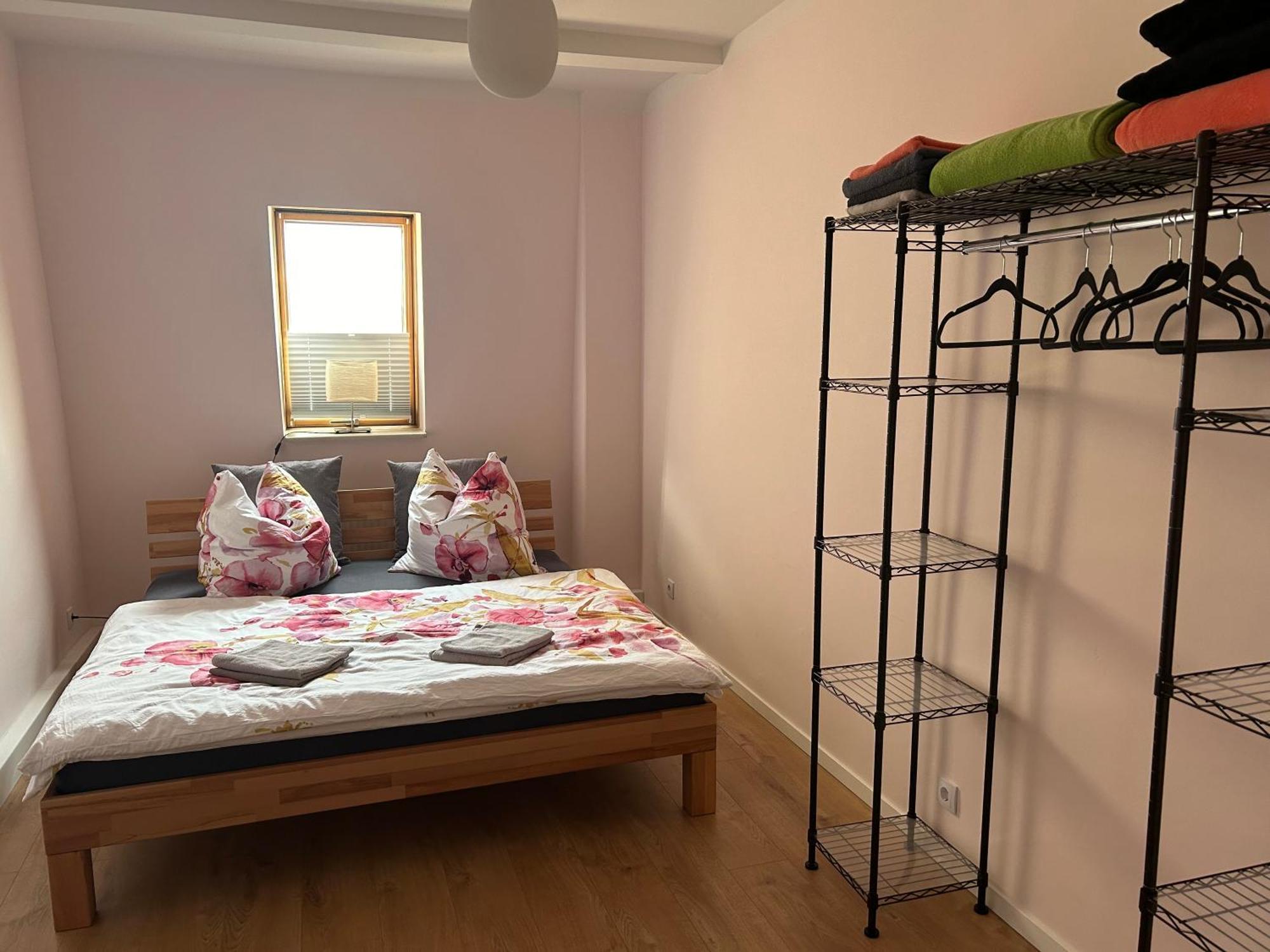 Schoene Neue 4 Zimmer Wohnung Mit Sued-Balkon Bis 8 Personen Naumburg  Exteriér fotografie