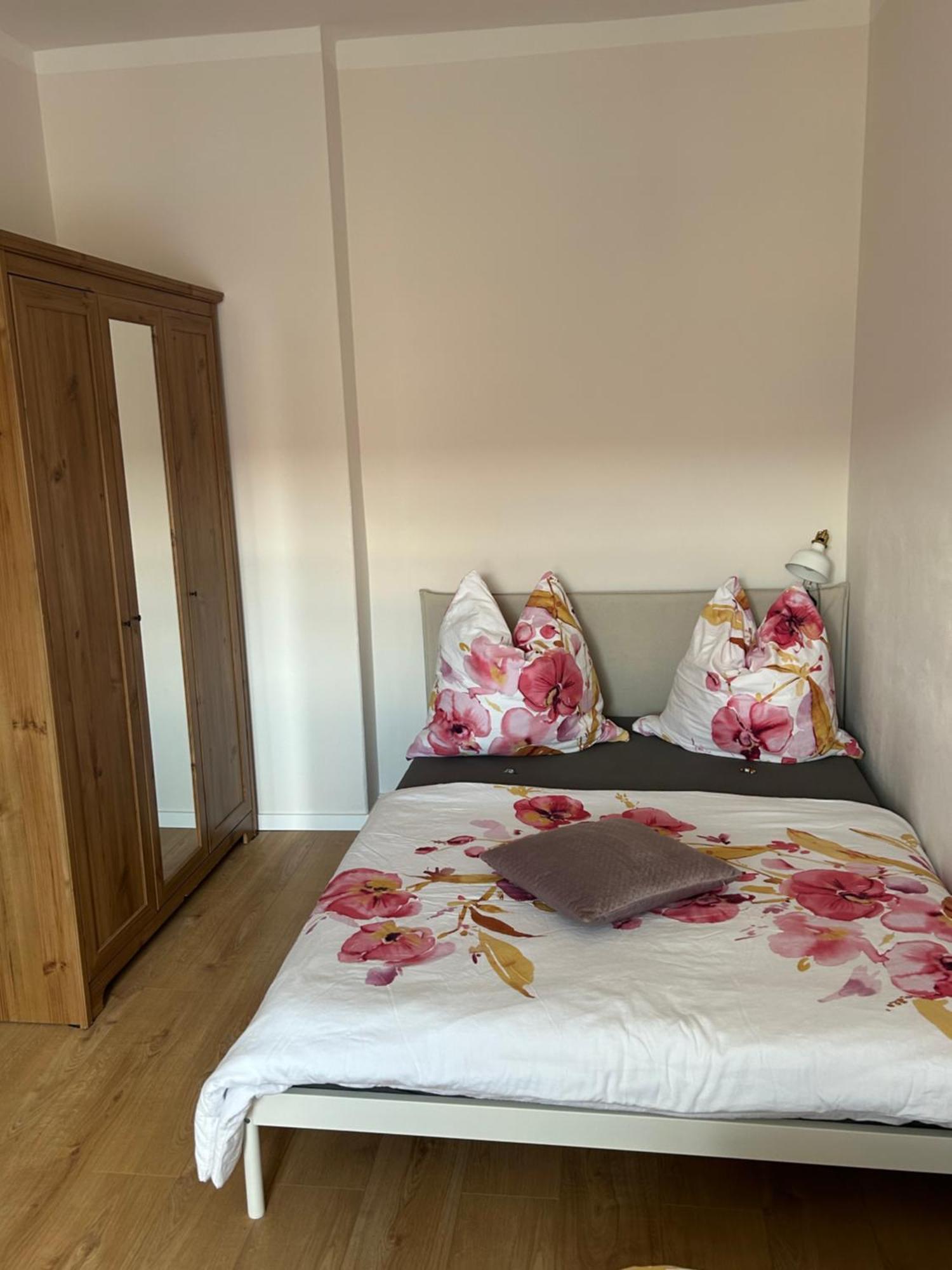 Schoene Neue 4 Zimmer Wohnung Mit Sued-Balkon Bis 8 Personen Naumburg  Exteriér fotografie