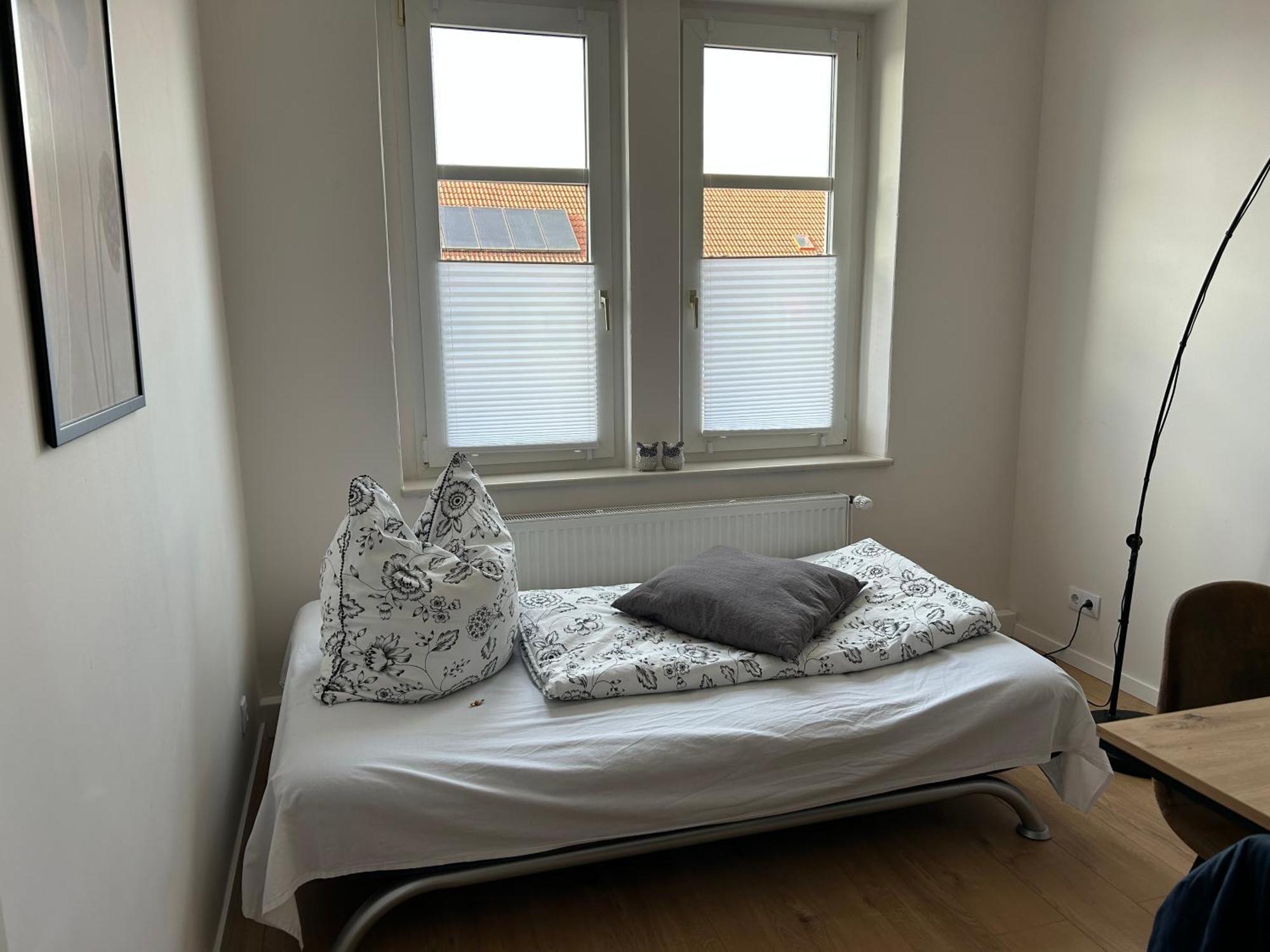 Schoene Neue 4 Zimmer Wohnung Mit Sued-Balkon Bis 8 Personen Naumburg  Exteriér fotografie