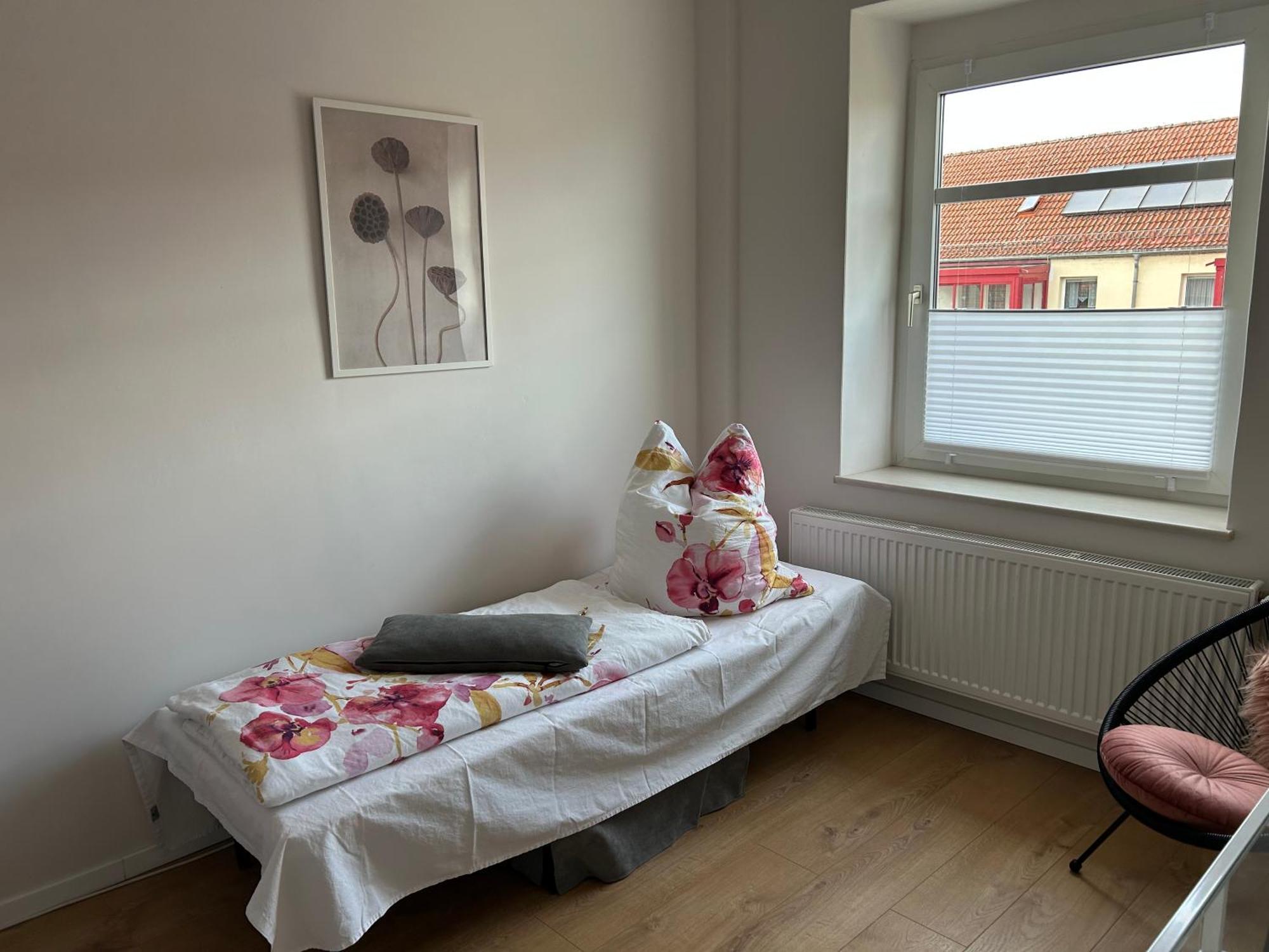 Schoene Neue 4 Zimmer Wohnung Mit Sued-Balkon Bis 8 Personen Naumburg  Exteriér fotografie
